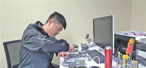 從銷售到技術專家 一年維修近200臺無人機的轉型之路